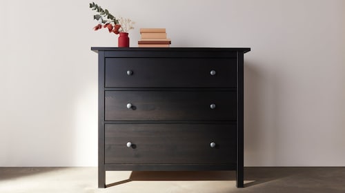 Dressers & chests of drawers