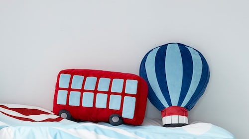 Kids room pillows & blankets